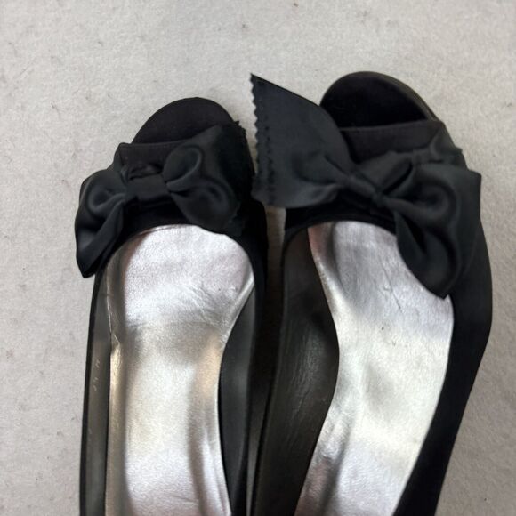 STUART WEITZMAN Women Sz 9.5 Black Satin Peep Toe Bow Stiletto Heels GIGIRITZ 3” - Picture 7 of 13
